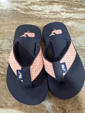 Vineyards Vines Girls Whale Classic Flip Flops
